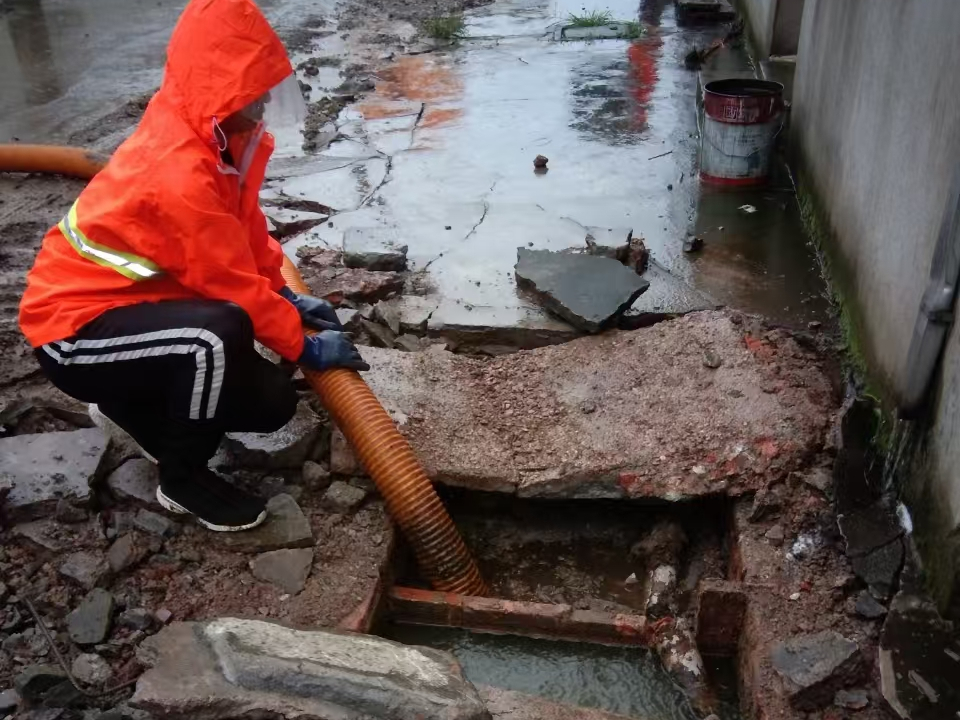 红寺堡专业清理污水池 炜誉市政以规范流程守护城市 “肠道”