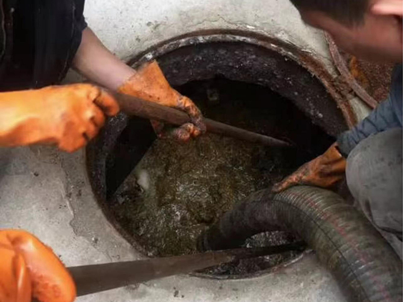 红寺堡清理化粪池时如何避免沼气的危害?